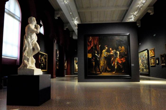 LE MUSEE DES BEAUX ARTS  PALAIS LONGCHAMP A MARSEILLE